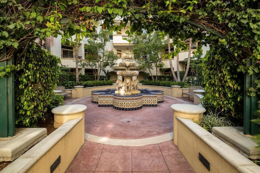 Lux One Bedroom Condo With Garden View — Photos 2