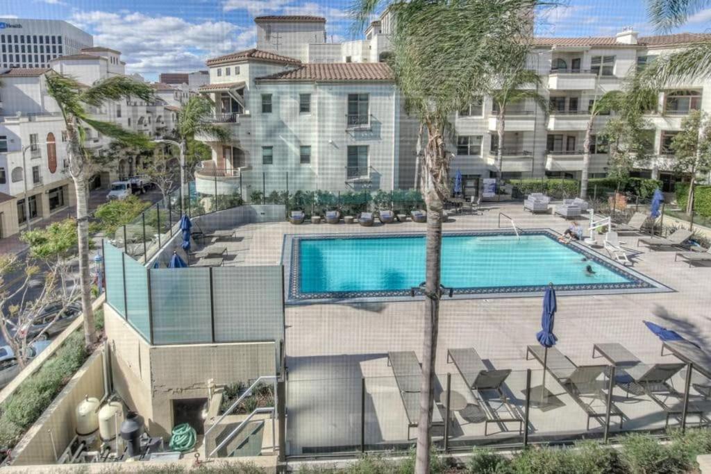 Lux One Bedroom Condo With Garden View — Photos 1